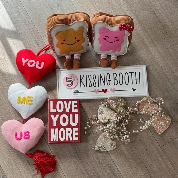 Valentines day decor bundle - Picture 1 of 4